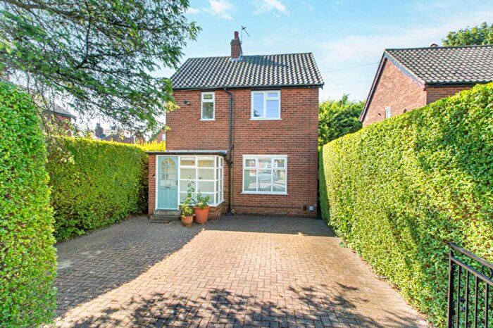 3 Bedroom Detached House For Sale In Denton Avenue, Roundhay, LS8