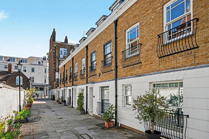 3 Bedroom Mews For Sale In Vintners Row, Lamont Road Passage, Chelsea, SW10