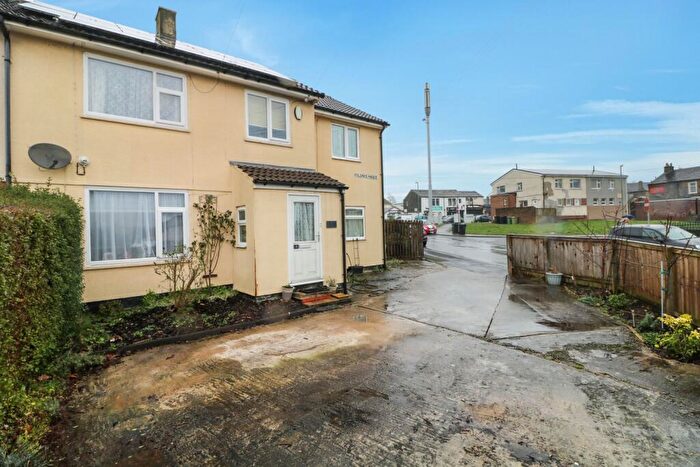 4 Bedroom Semi Detached House For Sale In Foldings Parade, Scholes, Cleckheaton, West Yorkshire, BD19