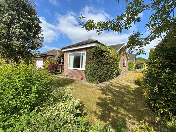 3 Bedroom Bungalow For Sale In Wellfield Court, Crawcrook, Tyne And Wear, NE40