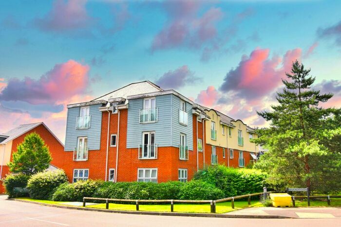 2 Bedroom Apartment To Rent In Foxboro Road, Redhill, RH1