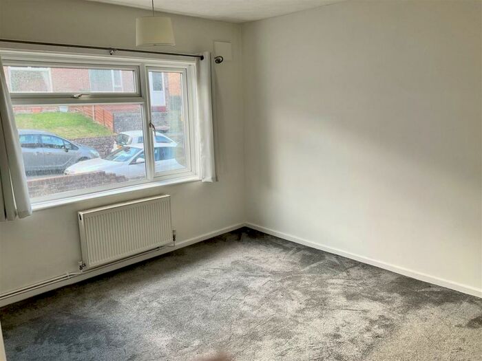 3 Bedroom Semi-Detached House To Rent In Farthingloe Road, Dover, CT17