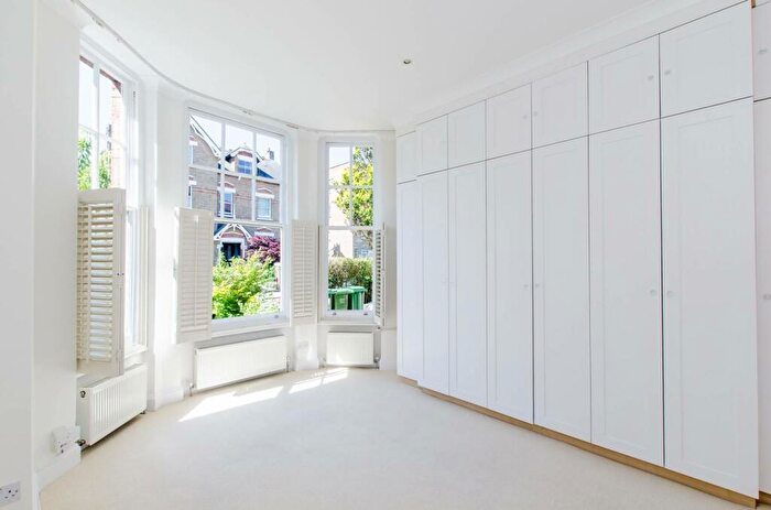 1 Bedroom Flat To Rent In Lambolle Road, Belsize Park, London, NW3