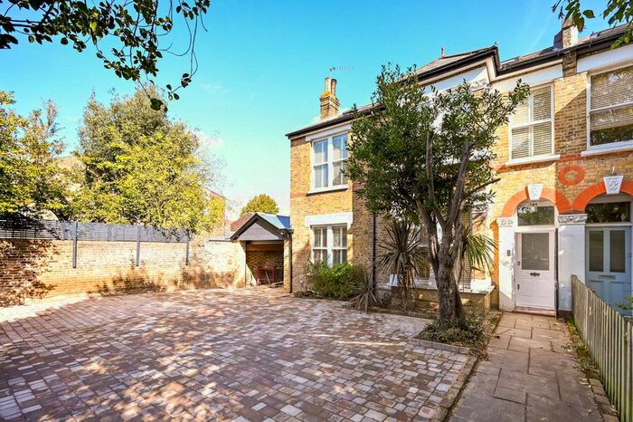 6 Bedroom End Of Terrace House To Rent In Stanley Road, Teddington, TW11