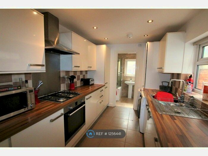 4 Bedroom Terraced House To Rent In Pitcroft Avenue, Reading RG6