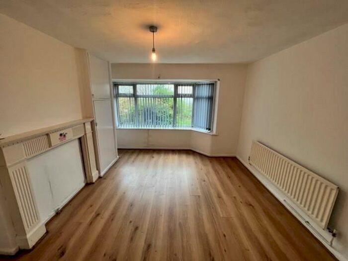 2 Bedroom Flat To Rent In Hillcrest Avenue, Queensbury, Bradford, BD13
