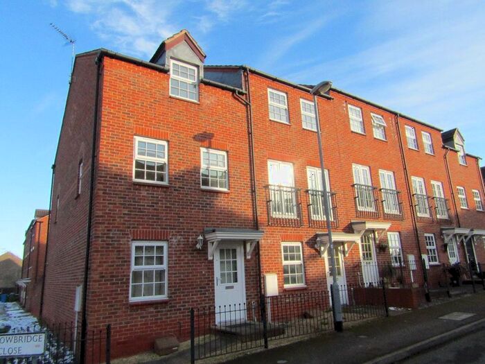4 Bedroom Town House To Rent In Willowbridge Close, Retford, DN22