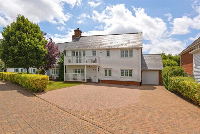 4 Bedroom Detached House For Sale In Reed Close, The Lakes, Larkfield, ME20