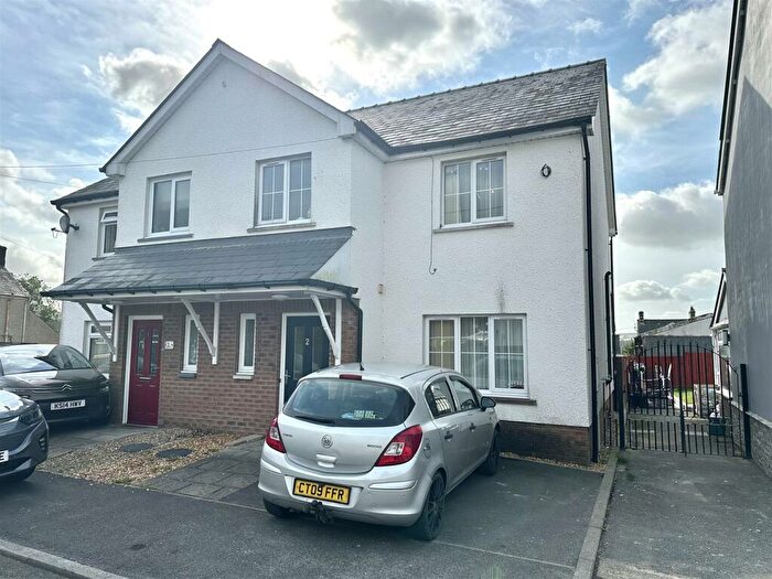 3 Bedroom House For Sale In Midland Mews, Llanybydder, SA40