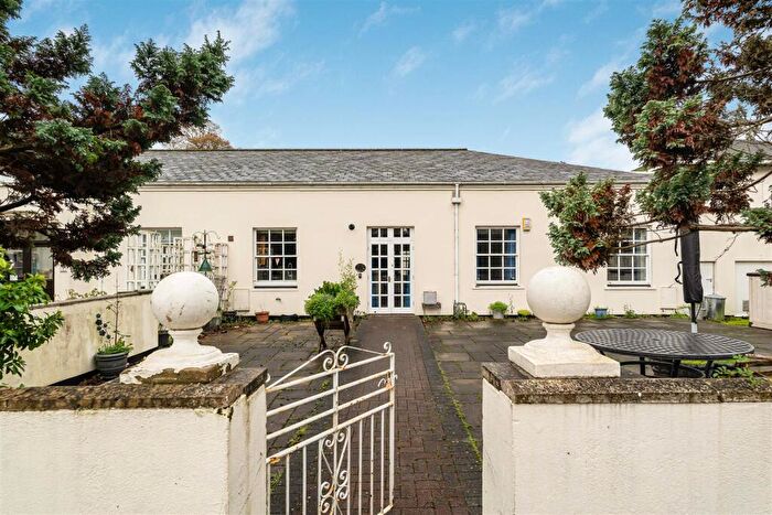 3 Bedroom Flat For Sale In Cowley, Exeter, EX5