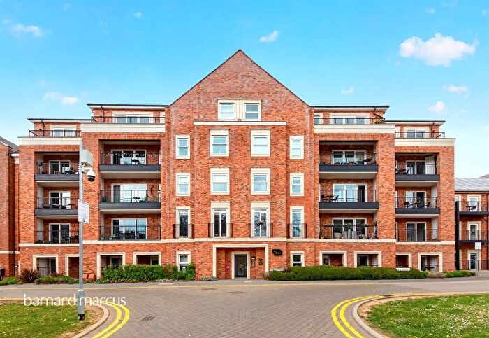 2 Bedroom Flat For Sale In Toye Avenue, London, N20