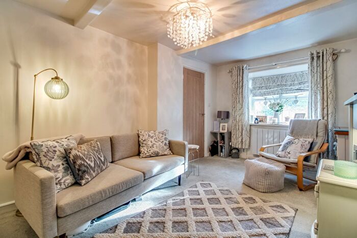 2 Bedroom Terraced House For Sale In Choppards Lane, Holmfirth, HD9