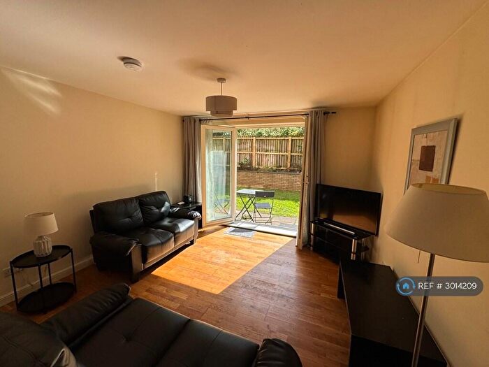 3 Bedroom Flat To Rent In Duff Street, Edinburgh, EH11