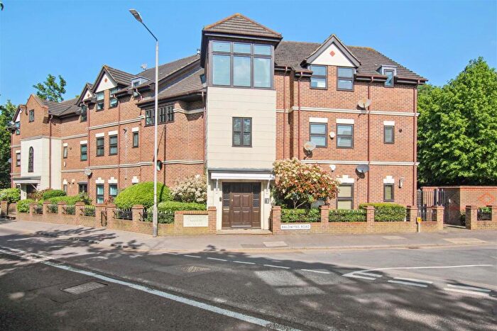 2 Bedroom Apartment For Sale In Old Bexley Lane, Bexley, DA5