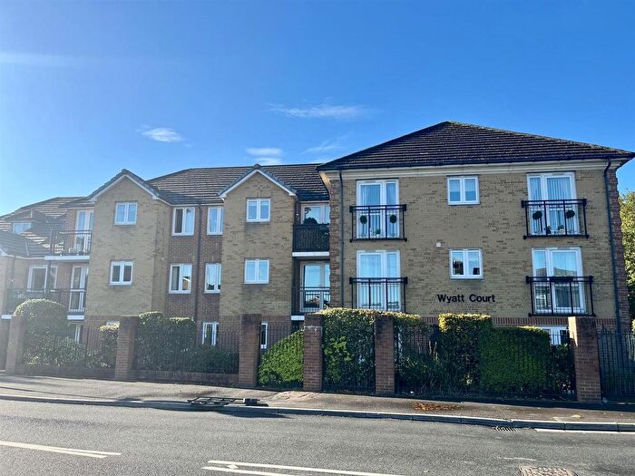 1 Bedroom Flat For Sale In Yorktown Road, College Town, GU47