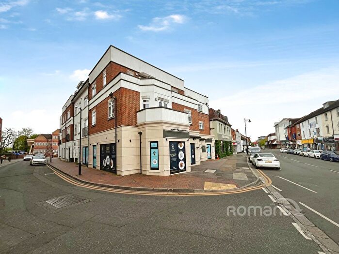 2 Bedroom Flat For Sale In Crown Lane, Maidenhead, Berkshire, SL6