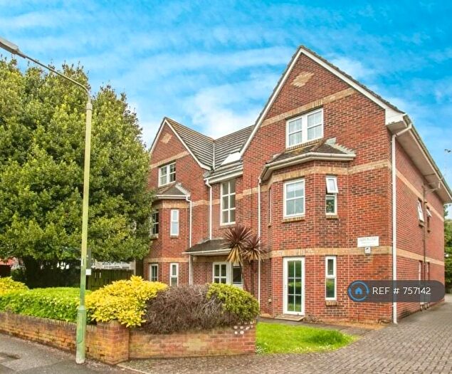 2 Bedroom Flat To Rent In Crabton Close Road, Bournemouth, BH5
