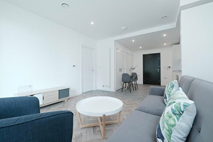 1 Bedroom Flat To Rent In Skyline Apartments, Three Waters, London, E3