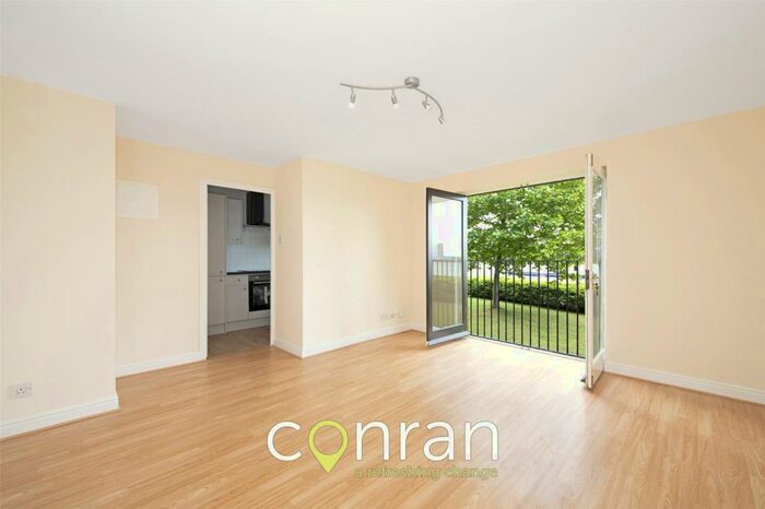 2 Bedroom Apartment To Rent In Harlinger Street, Woolwich, SE18