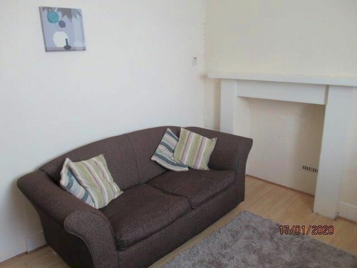 2 Bedroom Flat To Rent In Bedford Road, Top Floor Right, Aberdeen, AB24