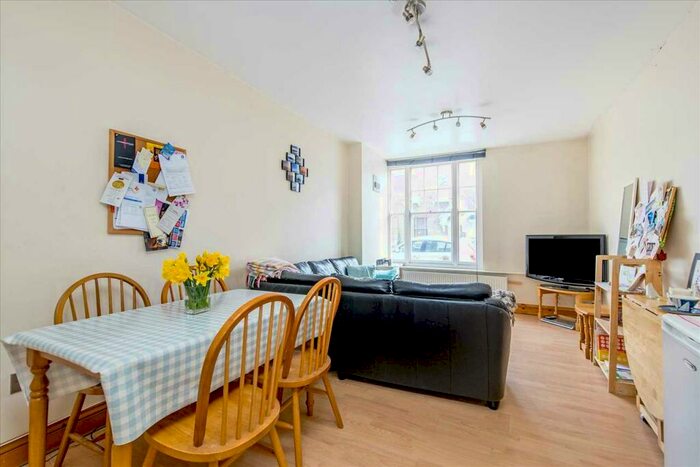 3 Bedroom Apartment To Rent In Tyneham Road, SW11