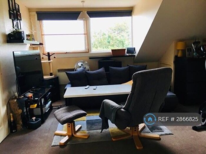 Studio To Rent In Green Lanes, London, N13