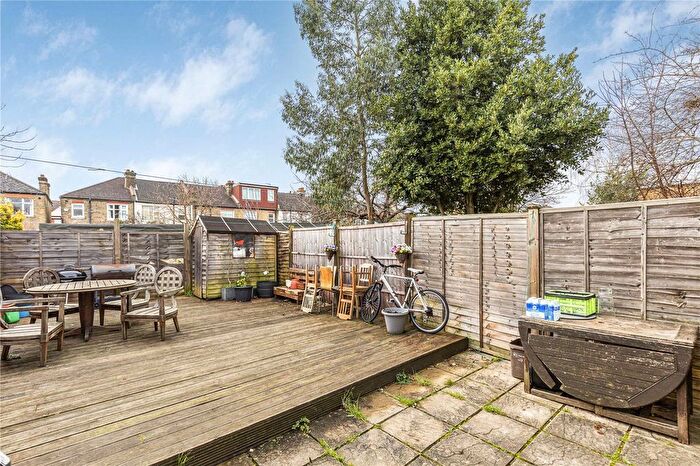 2 Bedroom Flat To Rent In Robinson Road, London, SW17