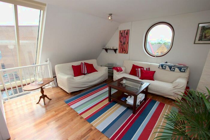 2 Bedroom Apartment To Rent In Leeward Court, Asher Way, Wapping, E1W