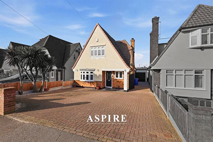 3 Bedroom Detached House For Sale In Woodbrooke Way, Corringham, Stanford-Le-Hope, SS17