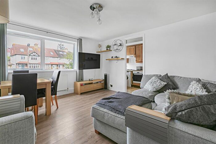 2 Bedroom Flat For Sale In Stayton Road, Sutton, SM1