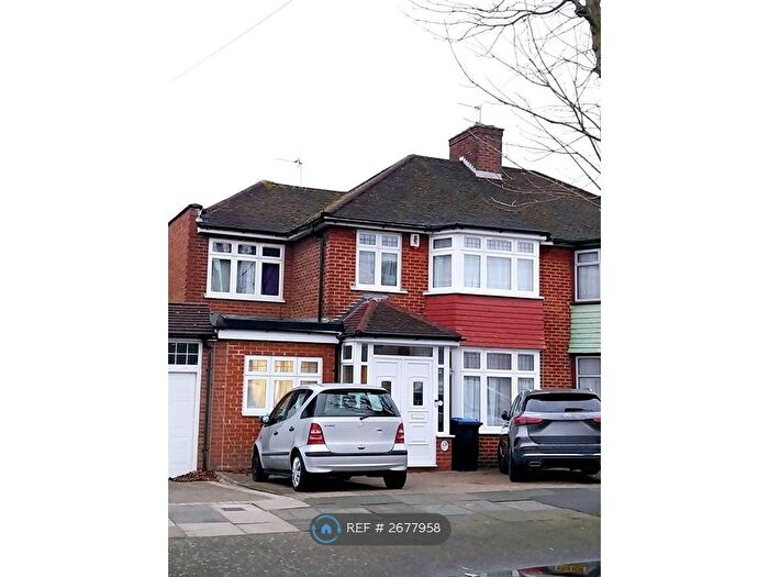 5 Bedroom Semi Detached House To Rent In North Way, London, NW9