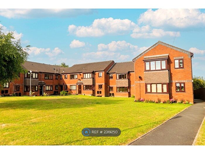 2 Bedroom Flat To Rent In Shaw Royd, Yeadon, Leeds, LS19