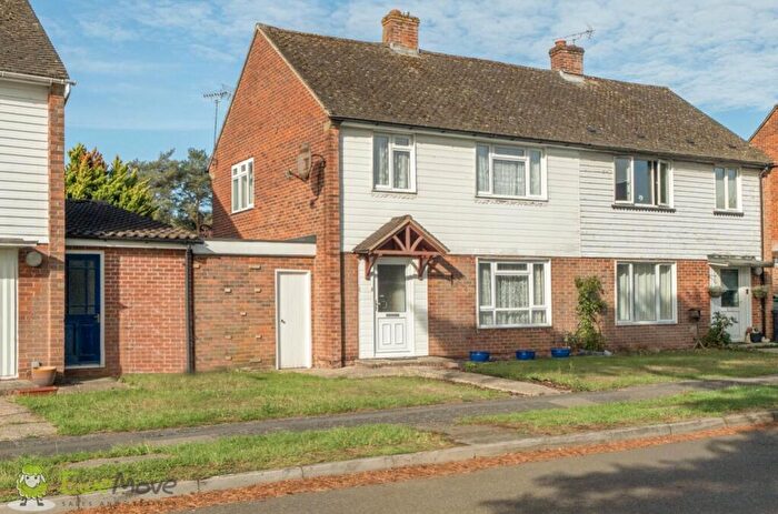3 Bedroom Semi Detached House For Sale In Long Grove, Baughurst, Tadley, Hampshire, RG26