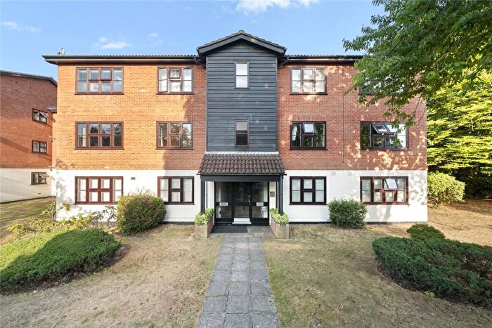 1 Bedroom Flat To Rent In Queens Road, Weybridge, KT13