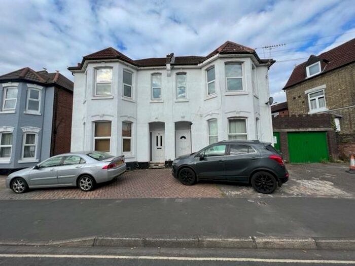 4 Bedroom Apartment To Rent In The Polygon, Polygon, Southampton, SO15