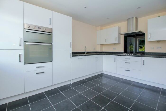 4 Bedroom Semi-Detached House To Rent In Wetherby Road, Bicester, OX26