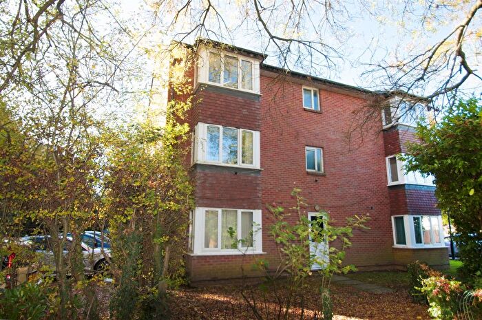 Studio For Sale In Mead Avenue, Slough, SL3
