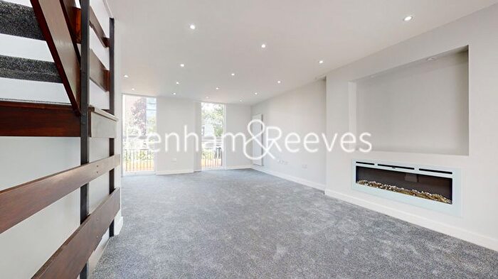 1 Bedroom Town House To Rent In Hornby Close, Hampstead, NW3