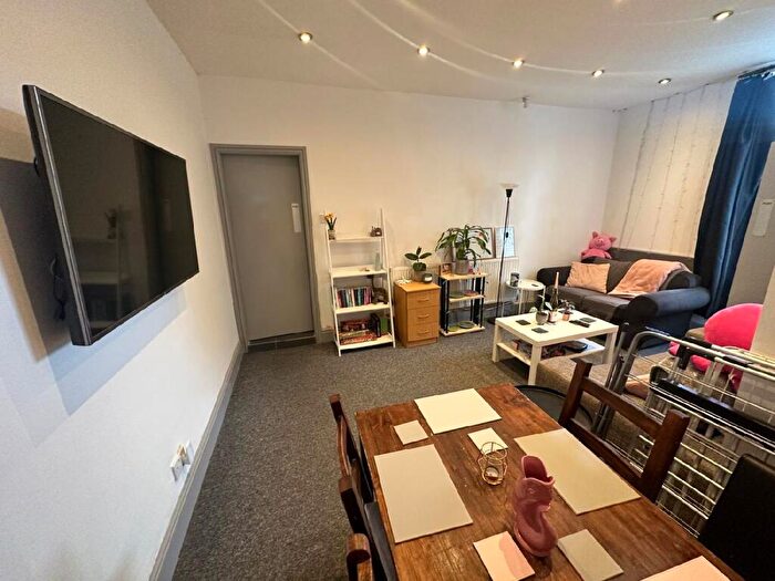 2 Bedroom House To Rent In Hobson Road, Selly Park, Birmingham, West Midlands, B29