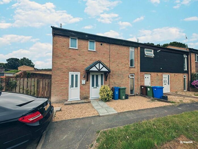 2 Bedroom End Of Terrace House To Rent In Nutley, Bracknell, Berkshire, RG12
