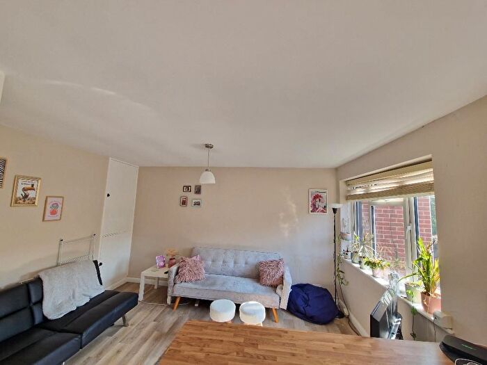 2 Bedroom Flat To Rent In Marlowe Court, Cantebury - Ref, CT1