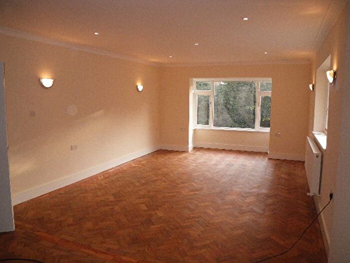 2 Bedroom Maisonette To Rent In Elmfield Way, South Croydon, CR2