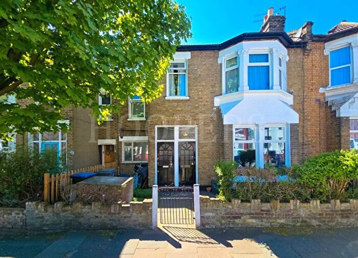 2 Bedroom Flat For Sale In Lansdowne Grove, London, NW10