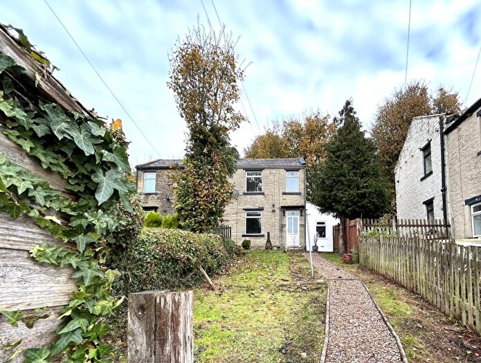 2 Bedroom Semi-Detached House To Rent In Manor Row, Low Moor, Bradford, West Yorkshire, BD12