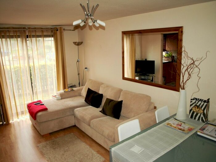 1 Bedroom Flat To Rent In Deanery Close, East Finchley, N2