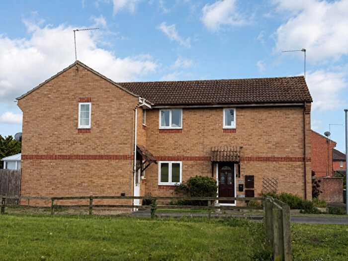 3 Bedroom Semi-Detached House For Sale In Proud Close, Purton, SN5