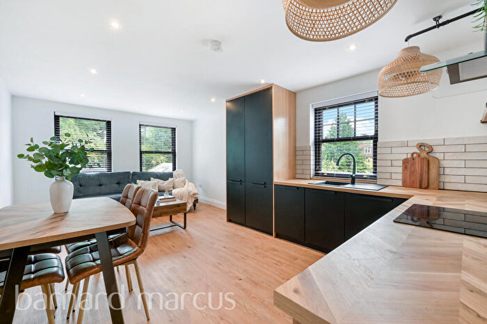 2 Bedroom Apartment To Rent In Friern Park, London, N12