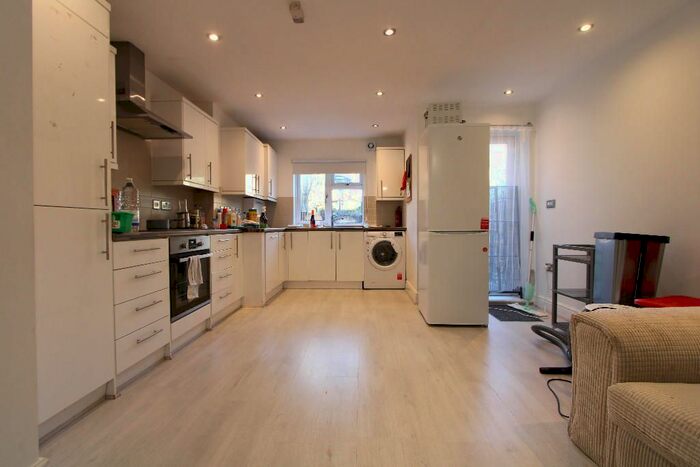 4 Bedroom Terraced House To Rent In Haslemere Road, Thornton Heath CR7