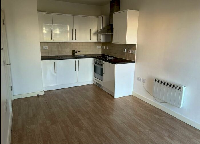 1 Bedroom Flat To Rent In Orchard Court, Potters Bar, EN6
