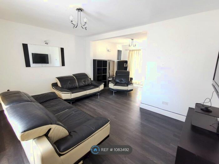 5 Bedroom Semi-Detached House To Rent In Charlton Crescent, Barking, IG11